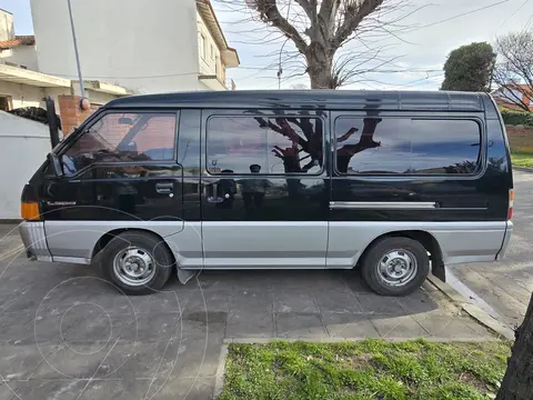 Mitsubishi L300 Minibus usado (1997) color Verde Oliva precio u$s11.000