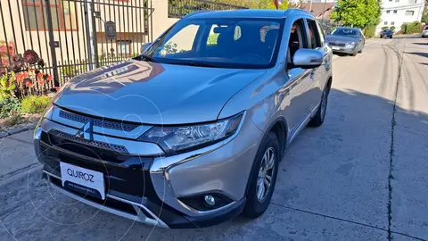 Mitsubishi Outlander  2.0L 4X2 Aut GLX usado (2023) color Plata precio $15.980.000