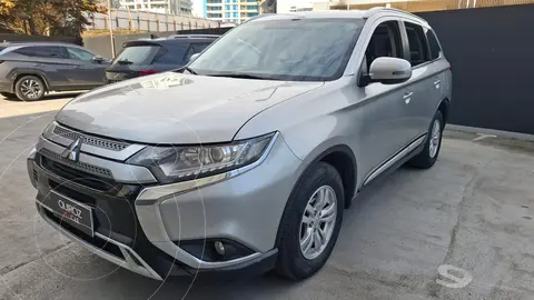 Mitsubishi Outlander  2.0L 4X2 Aut GLX usado (2023) color Plata precio $15.480.000