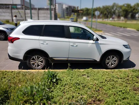 Mitsubishi Outlander  2.4L GL 4X2 usado (2018) color Blanco precio $10.500.000