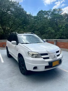 foto Mitsubishi Outlander 2.4L 4x4 usado (2005) color Blanco precio $29.000.000