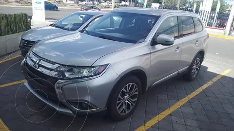 Mitsubishi Outlander 2.4L SE usado (2018) color Plata precio $349,000