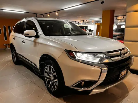 Mitsubishi Outlander 2.4L Limited usado (2018) color Blanco precio $279,000