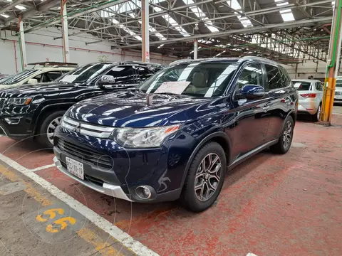 Mitsubishi Outlander 2.4L Limited usado (2015) color Azul financiado en mensualidades(enganche $68,000 mensualidades desde $5,870)