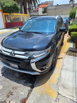 Mitsubishi Outlander 2.4L SE usado (2016) color Negro precio $190,000