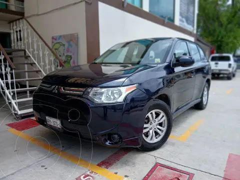 Mitsubishi Outlander 2.4L SE usado (2014) color Azul Cosmico precio $150,000