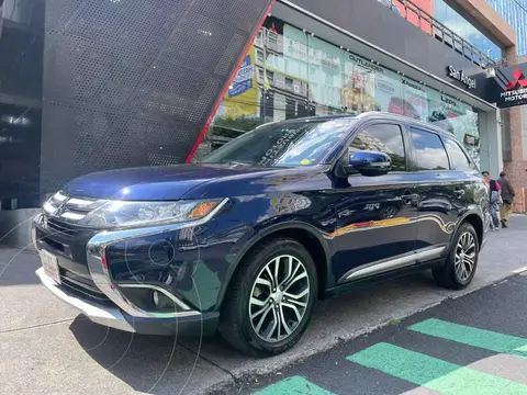 Mitsubishi Outlander 2.4L ES usado (2018) color Azul precio $259,000