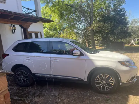 Mitsubishi Outlander 2.4L SE Plus usado (2016) color Blanco precio $217,000