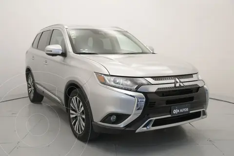 foto Mitsubishi Outlander SE Plus usado (2020) color Plata precio $440,000