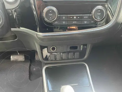 Mitsubishi Outlander 2.4L ES usado (2018) color Azul precio $274,000