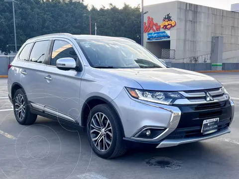 foto Mitsubishi Outlander 2.4L Limited usado (2017) color plateado precio $225,000