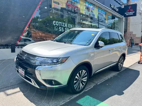 Mitsubishi Outlander 2.4L Limited usado (2022) color Gris precio $359,000