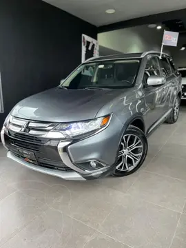 Mitsubishi Outlander 2.4L SE Plus usado (2016) color Gris precio $285,000