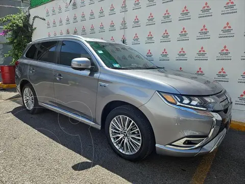 Mitsubishi Outlander Limited usado (2021) color plateado precio $560,000