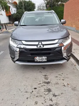 Mitsubishi Outlander 2.4L GLS 4x4 Aut usado (2016) color Plata precio u$s17,000