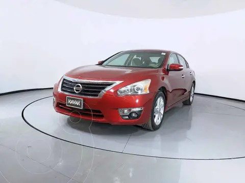 Nissan Altima Sense usado (2016) color Rojo precio $218,999