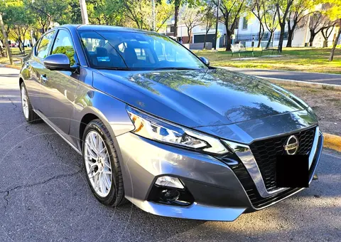 Nissan Altima Exclusive usado (2022) color Gris Oxford precio $528,000