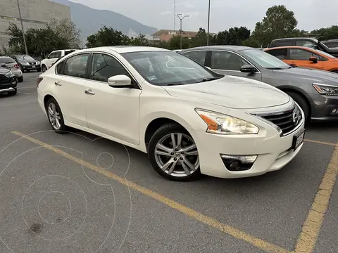 Nissan Altima Exclusive usado (2015) color Blanco precio $198,000