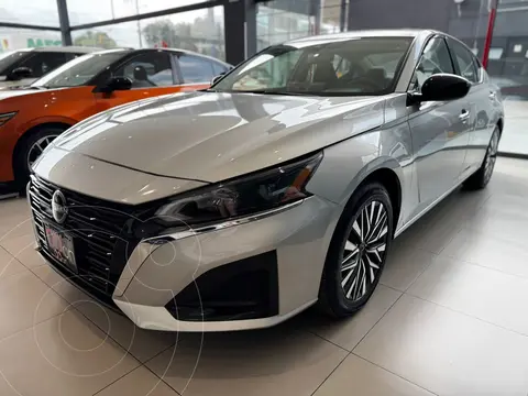 Nissan Altima Advance usado (2023) color plateado precio $510,000