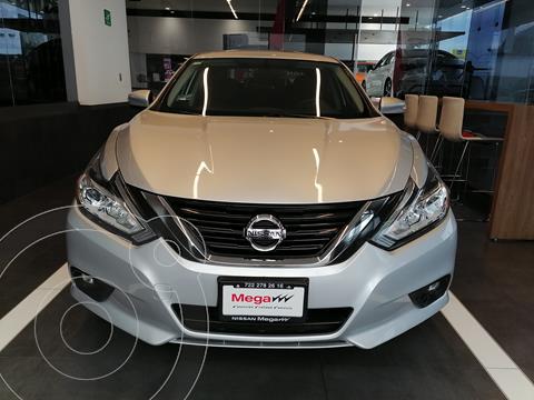Nissan Altima Sense usado (2018) color Plata precio $292,000