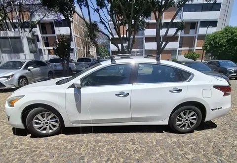 Nissan Altima Exclusive usado (2014) color Blanco precio $155,000