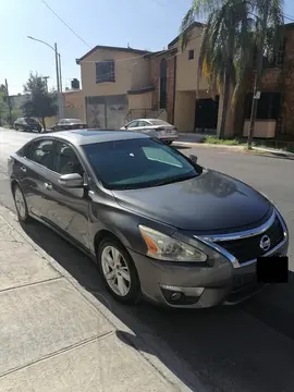 Nissan Altima Advance NAVI usado (2014) color Gris Oxford precio $144,900