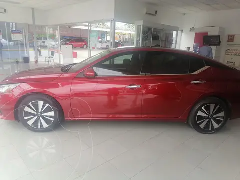 Nissan Altima Advance usado (2019) color Rojo precio $489,000