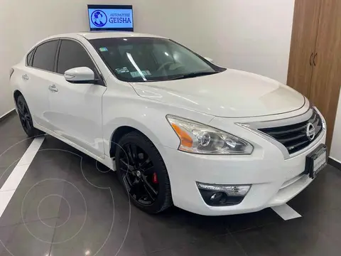 Nissan Altima Exclusive usado (2015) color Blanco precio $235,000