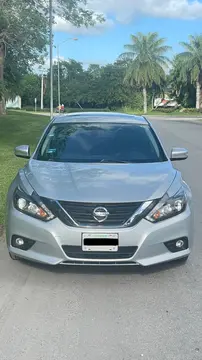 Nissan Altima Advance NAVI usado (2017) color Plata precio $275,000