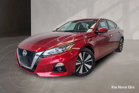 Nissan Altima Advance usado (2021) color Rojo precio $330,000
