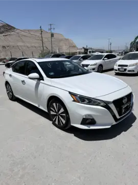 Nissan Altima Advance usado (2021) color Blanco precio $305,000