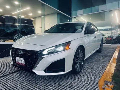 foto Nissan Altima Exclusive Turbo usado (2023) color Blanco precio $469,900