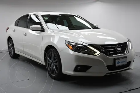 Nissan Altima Exclusive usado (2018) color Blanco financiado en mensualidades(enganche $77,600 mensualidades desde $6,105)