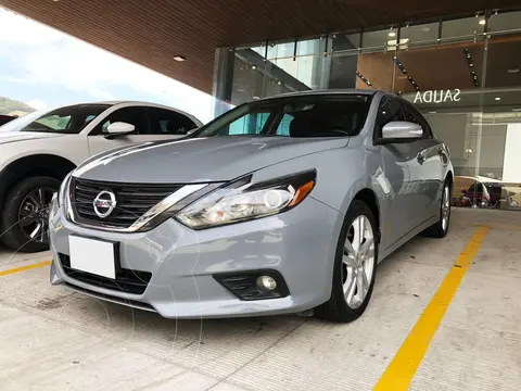 Nissan Altima Exclusive usado (2017) color Gris precio $330,000