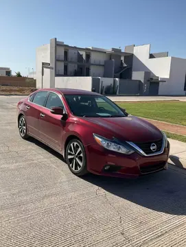 Nissan Altima Exclusive usado (2016) color Rojo Metalizado precio $145,000