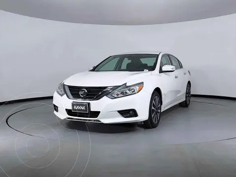 Nissan Altima Sense usado (2017) color Blanco precio $278,999