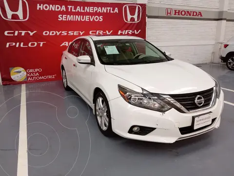 Nissan Altima Advance NAVI usado (2017) color Blanco precio $267,000