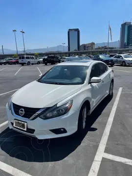 Nissan Altima Advance NAVI usado (2017) color Blanco precio $165,000