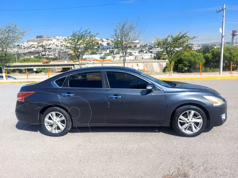 Nissan Altima Advance usado (2013) color Gris Oxford precio $70,000