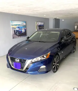Nissan Altima SR usado (2019) color Azul Cobalto precio $355,000