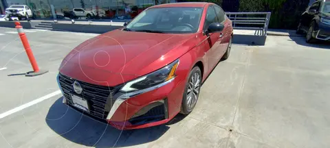 Nissan Altima Advance usado (2023) color Rojo precio $575,000