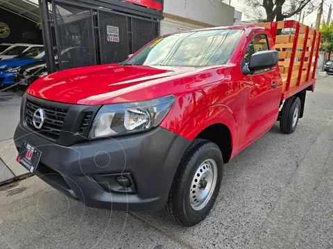 Nissan Estacas Largo TM5 usado (2017) color Rojo precio $319,900