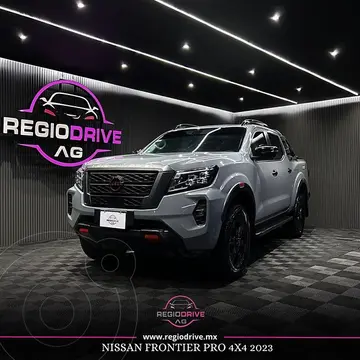Nissan Frontier Pro-4X V6 4x4 Aut usado (2023) color Gris Vulcano precio $599,900
