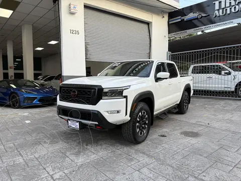 Nissan Frontier Pro-4X V6 4x4 Aut usado (2022) color Blanco precio $685,000