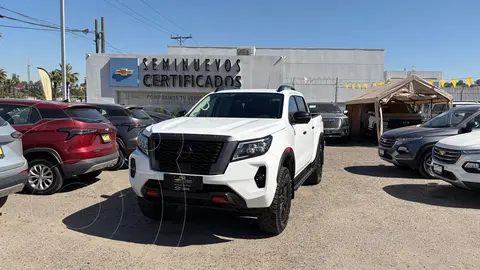 Nissan Frontier  Pro 4X 4x4 Aut usado (2023) color Blanco precio $525,000