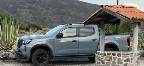 Nissan Frontier  Pro 4X 4x4 Aut usado (2022) color Gris precio $600,000
