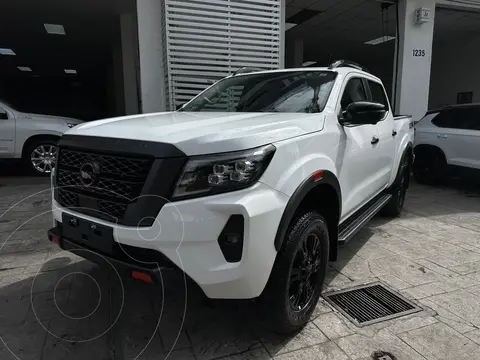 Nissan Frontier Pro 4X 4x4 Aut usado (2024) color Blanco precio $674,900
