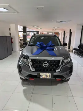 Nissan Frontier LE usado (2024) color Gris Oxford precio $535,000
