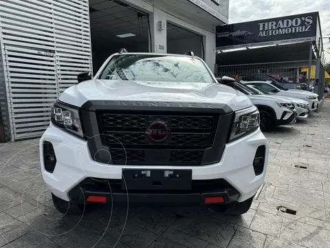 Nissan Frontier  Pro 4X 4x4 Aut usado (2024) color Blanco financiado en mensualidades(enganche $136,000 mensualidades desde $20,304)