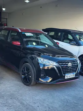 Nissan Kicks KICKS 1.6 X-Play CVT 120cv usado (2024) color Negro precio $33.000.000